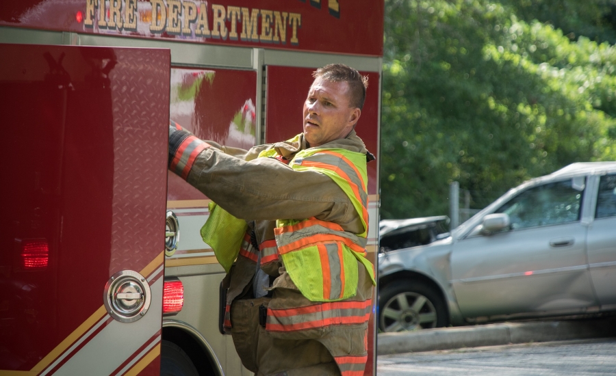 Firefighter responds to car crash