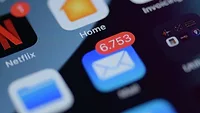 Email app with many unread messages