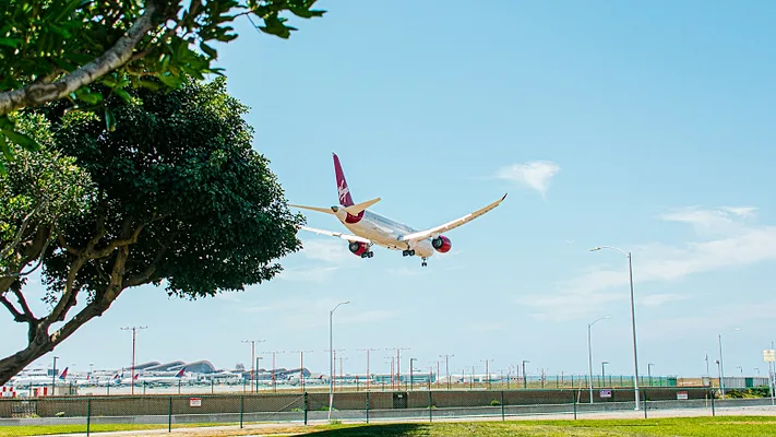 Airplane landing 