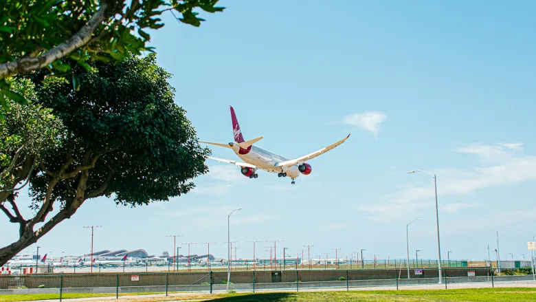 Airplane landing 