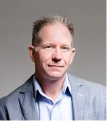 McIlravey headshot