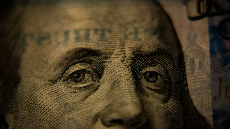 100 dollar bill up close 